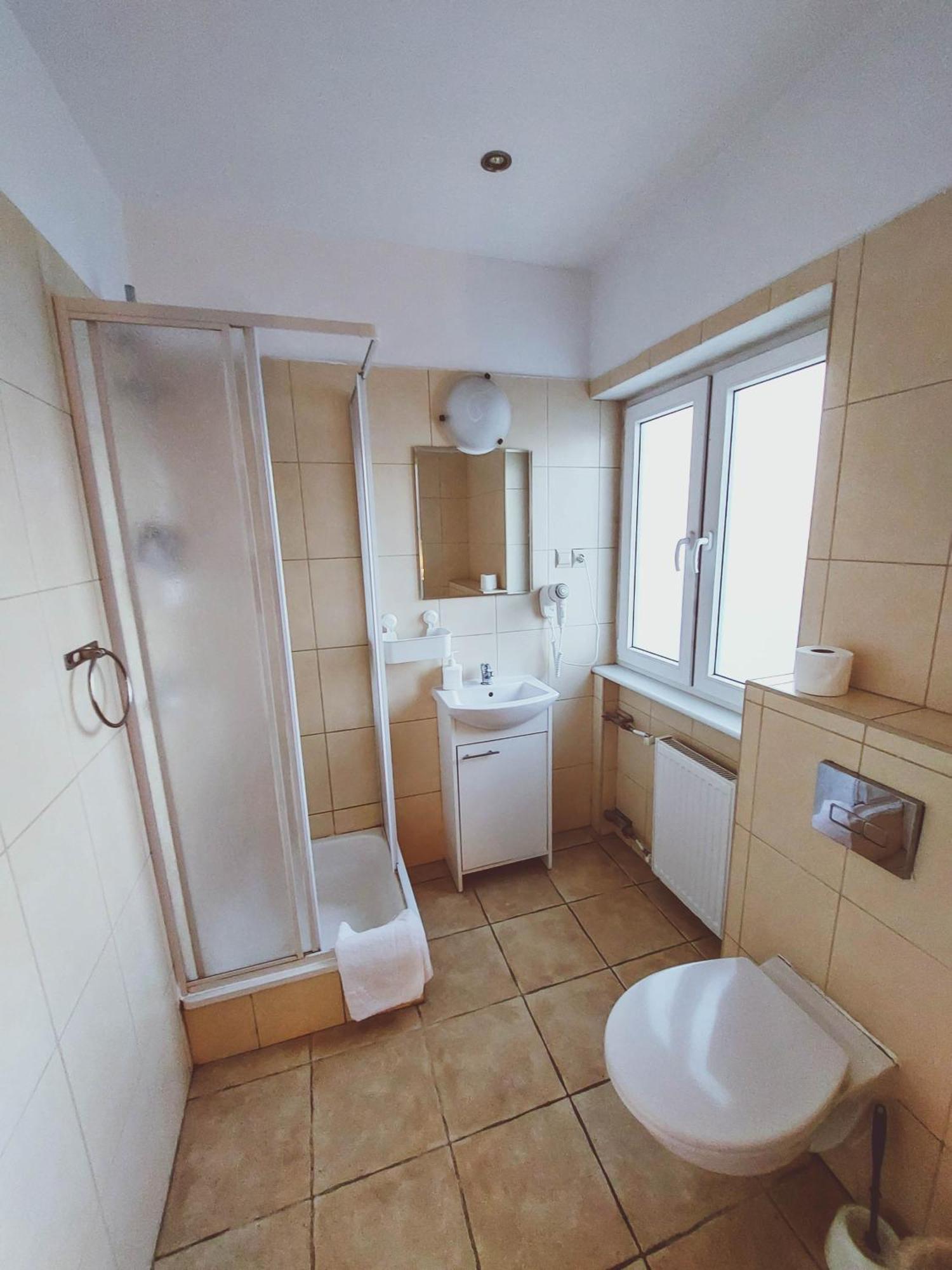 Pod Starymi Lipami Apartment Szczecin Ngoại thất bức ảnh